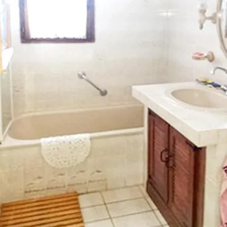 Avec Piscine à Saint-raphaël Et Vue Sur La Montagne Saint-Raphaël