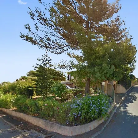 Avec Piscine à Saint-raphaël Et Vue Sur La Montagne Villa