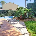 Avec Piscine A Saint-raphael Et Vue Sur La Montagne Villa Saint-Raphaël