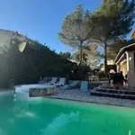 Avec Piscine A Saint-raphael Et Vue Sur La Montagne *