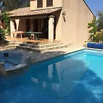 Avec Piscine A Saint-raphael Et Vue Sur La Montagne Villa Saint-Raphaël