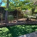 Avec Piscine A Saint-raphael Et Vue Sur La Montagne