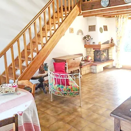 Avec Piscine A Saint-raphael Et Vue Sur La Montagne