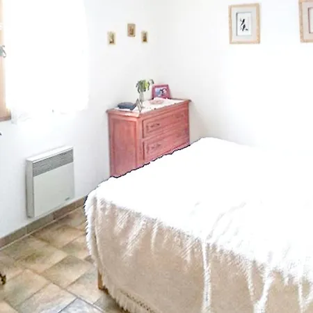 Avec Piscine A Saint-raphael Et Vue Sur La Montagne Сен-Рафаэль