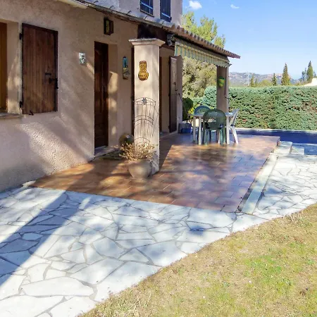 Avec Piscine A Saint-raphael Et Vue Sur La Montagne Вилла Сен-Рафаэль