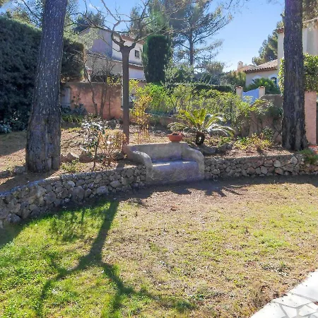 Avec Piscine A Saint-raphael Et Vue Sur La Montagne *