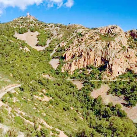 Avec Piscine A Saint-raphael Et Vue Sur La Montagne *