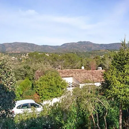 Avec Piscine A Saint-raphael Et Vue Sur La Montagne Villa