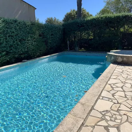Avec Piscine A Saint-raphael Et Vue Sur La Montagne * Saint-Raphaël