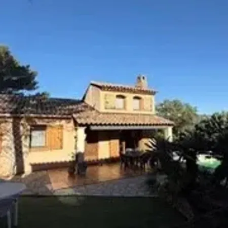 Avec Piscine A Saint-raphael Et Vue Sur La Montagne * Saint-Raphaël