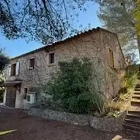 Avec Piscine A Saint-raphael Et Vue Sur La Montagne