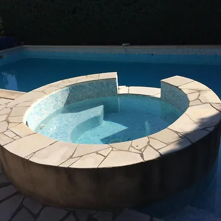 Avec Piscine A Saint-raphael Et Vue Sur La Montagne Villa *