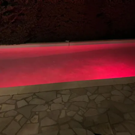 Avec Piscine à Saint-raphaël Et Vue Sur La Montagne Saint-Raphaël