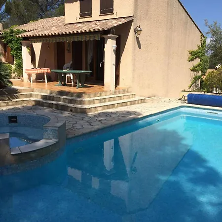 Avec Piscine A Saint-raphael Et Vue Sur La Montagne Villa Saint-Raphaël