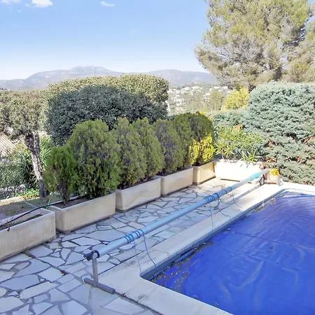 Avec Piscine A Saint-raphael Et Vue Sur La Montagne *