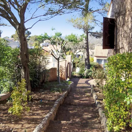 Avec Piscine A Saint-raphael Et Vue Sur La Montagne Villa Saint-Raphaël