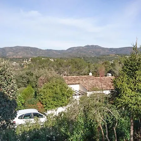Avec Piscine A Saint-raphael Et Vue Sur La Montagne *