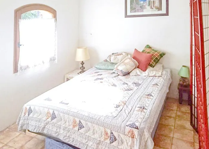 Avec Piscine A Saint-raphael Et Vue Sur La Montagne *