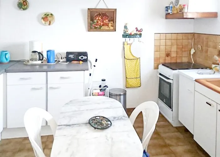 Avec Piscine A Saint-raphael Et Vue Sur La Montagne Saint-Raphael (Var)