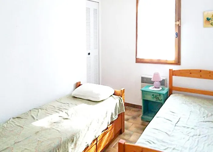 Avec Piscine A Saint-raphael Et Vue Sur La Montagne Villa Saint-Raphaël