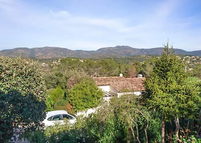 Avec Piscine A Saint-raphael Et Vue Sur La Montagne Villa