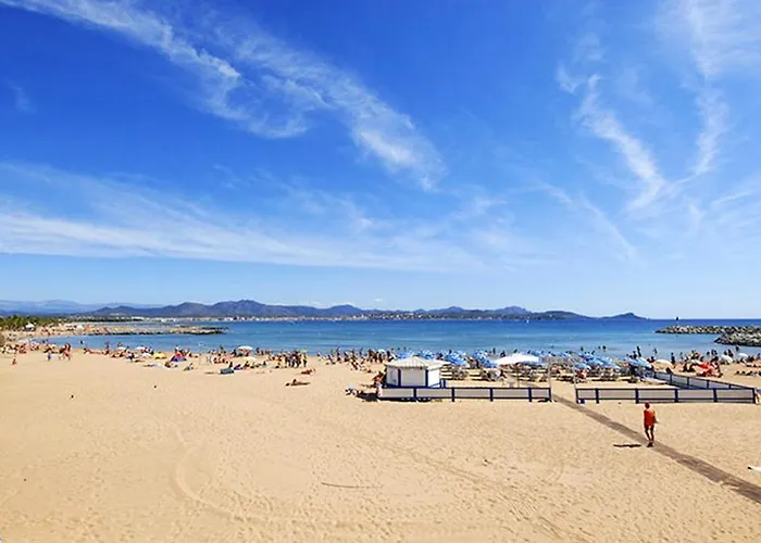 Avec Piscine à Saint-raphaël Et Vue Sur La Montagne Saint-Raphaël