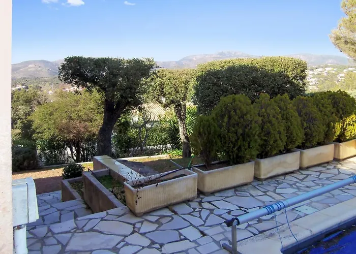 빌라 Avec Piscine A Saint-raphael Et Vue Sur La Montagne *