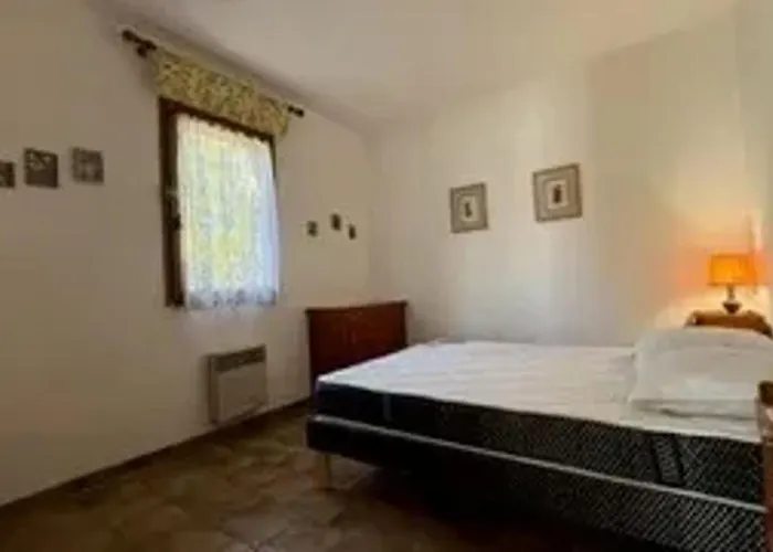 Avec Piscine à Saint-raphaël Et Vue Sur La Montagne Villa