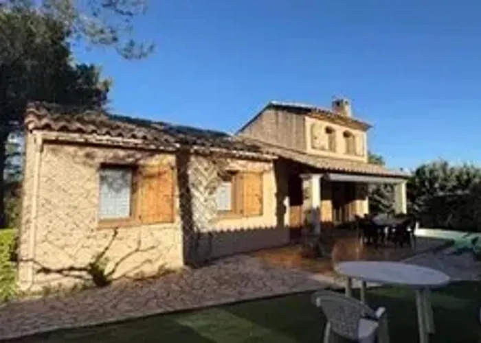 Avec Piscine A Saint-raphael Et Vue Sur La Montagne *