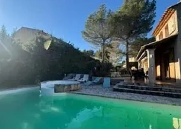Avec Piscine à Saint-raphaël Et Vue Sur La Montagne *