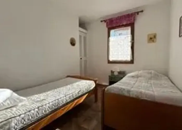 Avec Piscine A Saint-raphael Et Vue Sur La Montagne Saint-Raphaël