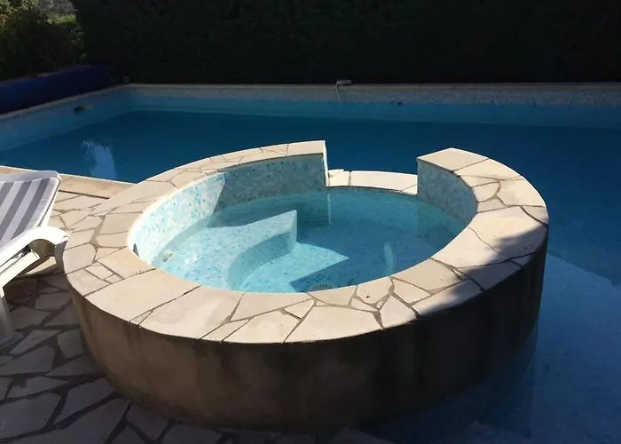 Avec Piscine A Saint-raphael Et Vue Sur La Montagne 빌라 *