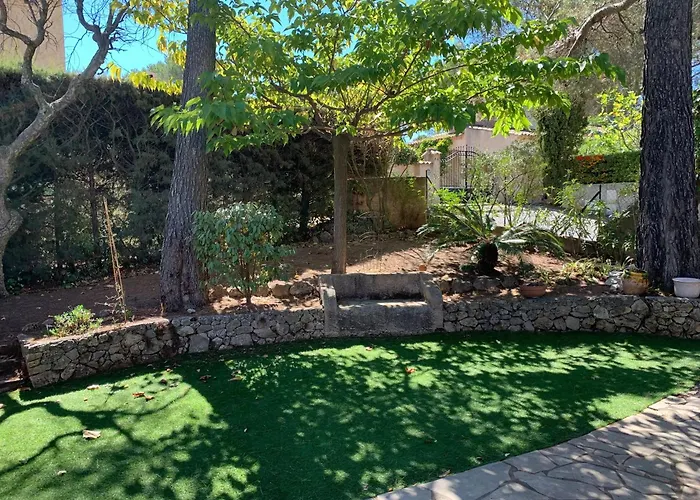 Avec Piscine à Saint-raphaël Et Vue Sur La Montagne